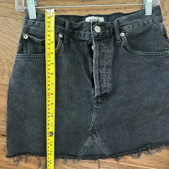Agolde Charcoal Quinn High-Rise 26  Frayed Mini Skirt - Picture 10 of 10